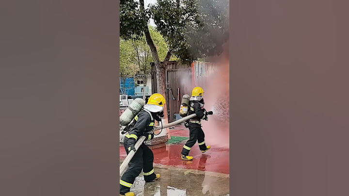 消防避险训练，消防员用“水盾”逼退烈火！这是训练，也是他们可能面对的日常。致敬！#熱門 #中国