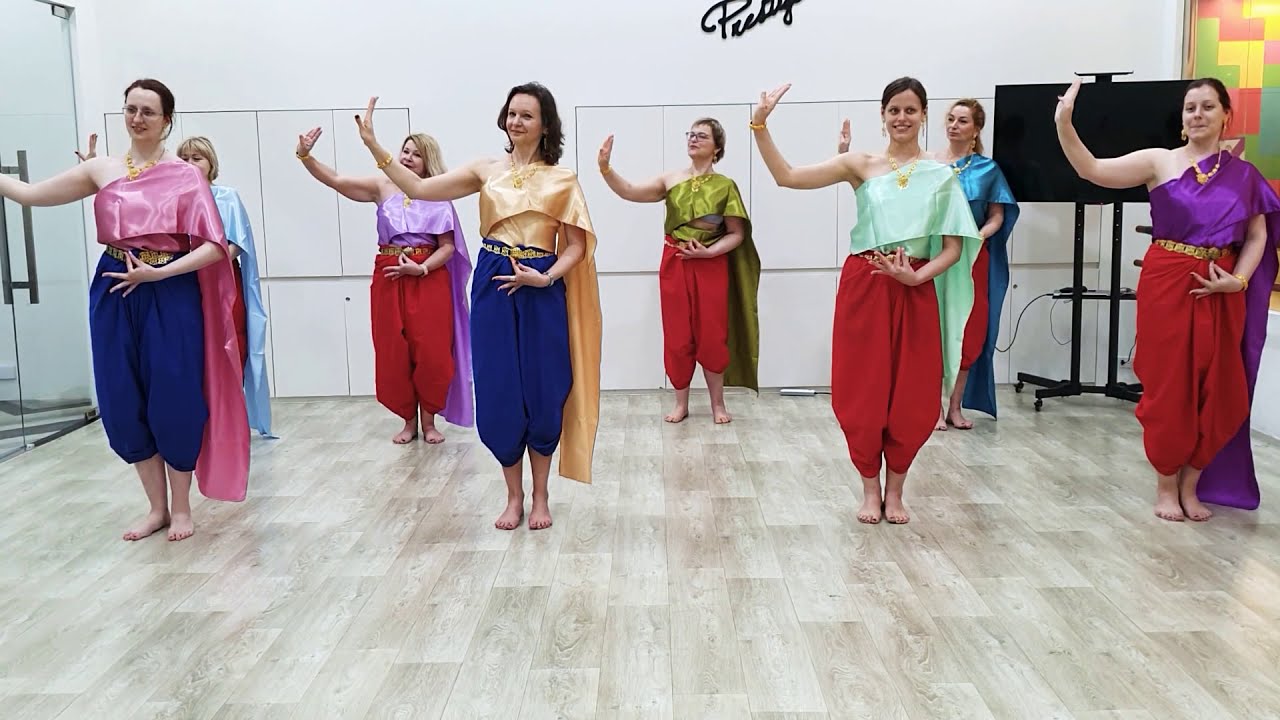 Learn Thai Traditional Dance in Bangkok