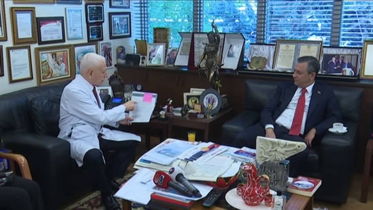 Özel Köşe - Türkiye Cumhuriyeti 101 Yaşında. Prof. Haberal, Atatürk Anıtına Çelenk Bıraktı