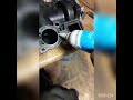 Течь в корпусе помпы термостата/Leaking in the thermostat pump housing.