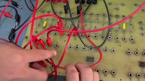 ACD Expt 7 Schmitt Trigger(simple) without external voltage