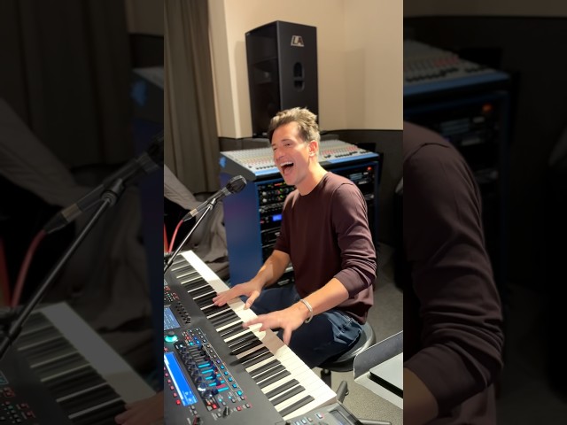 She’s a mood, she’s a beat, she’s a groove… #Vibe Feat. #ChrisBotti