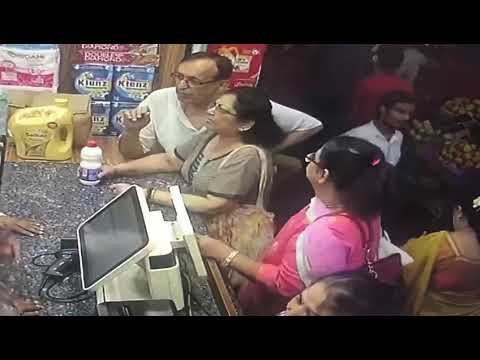 Indian women thief caught on CCTV