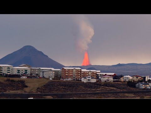 Volcano in Iceland actual summit crater now visible from Reykjavik!