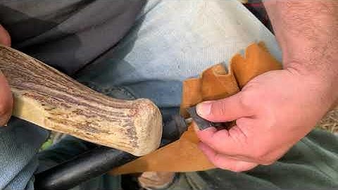 Flint Knapping : Fluting a Paleolithic Clovis Style Spearpoint (crowfield flutes)
