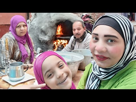 تعالى نخبز خبز انا وبناتي 