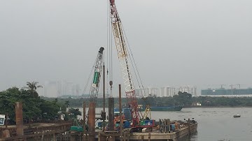 Kho Tư liệu Xây dựng - Hạ lồng thép cọc khoan nhồi dưới sông | Thi công cọc khoan nhồi dưới sông