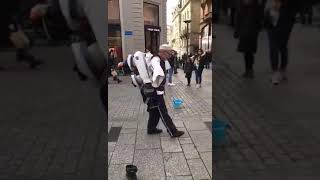 Street dance by old man