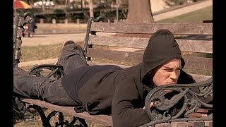 老富翁为考验自己的孙子,断了其所有经济来源,孙子被逼露宿街头