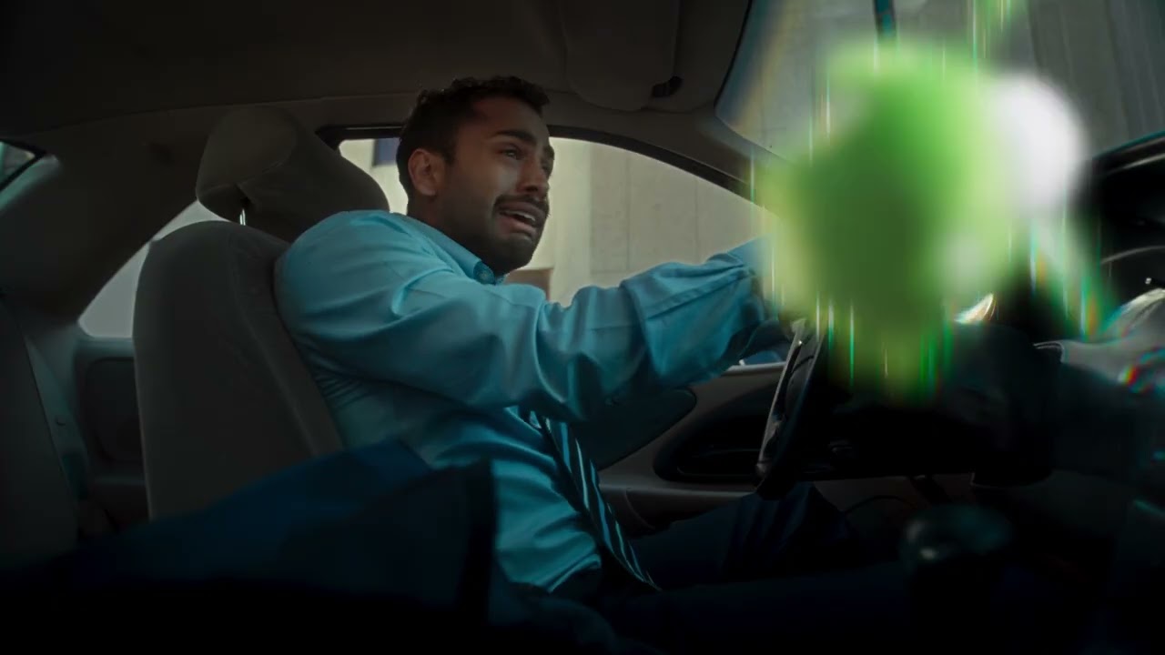 Monday Blues? Meet Weegio – Your Travel Escape Awaits! 🌴✈️