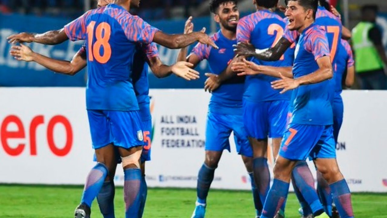 Футбол в индии. Мумбаи сити футбольный клуб. Indian 21. Мумбаи футболист. Mumbai city fc.