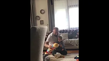 Babil Backstage Halit Ergenç Playing With A Child Deniz 