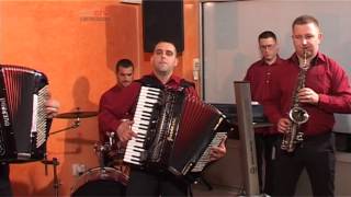 Download Lagu Zeljoteka Antena i orkestar Joce Porodinca - Vrhunsko Vlasko kolo MP3 Download Lagu Zeljoteka Antena i orkestar Joce Porodinca - Vrhunsko Vlasko kolo MP3