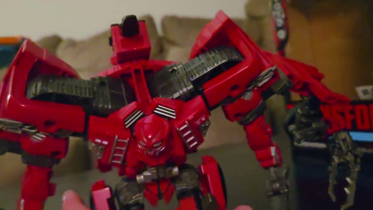 Reviewing Transformers Studio Series Overload Reissue!