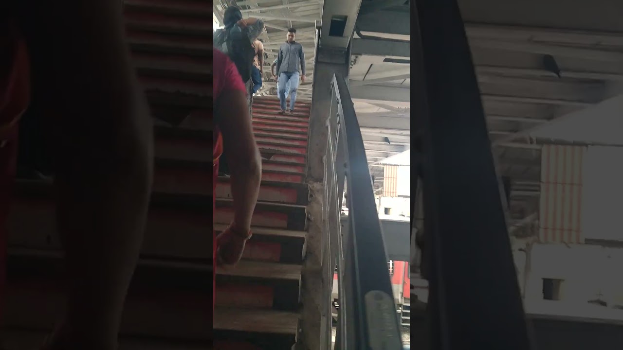 देखिए शशांक मिश्रा के शहर का स्टेशन लाइव सब्सक्राइब