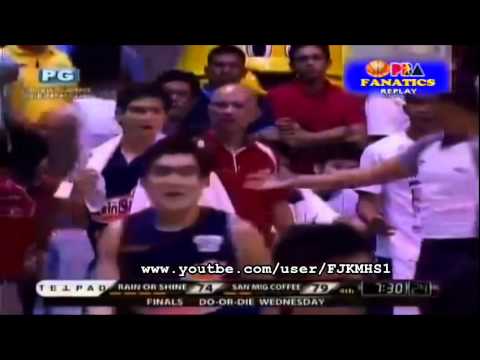 funny-referee-art-herrera-moment-in-game-5-san-mig-coffee-mixers-vs-rain-or-shine