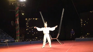 BALANCING WHITH LADDER_De Kiem.mp4