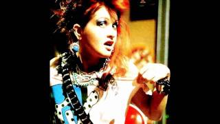 Cyndi Lauper - What's Going On chords