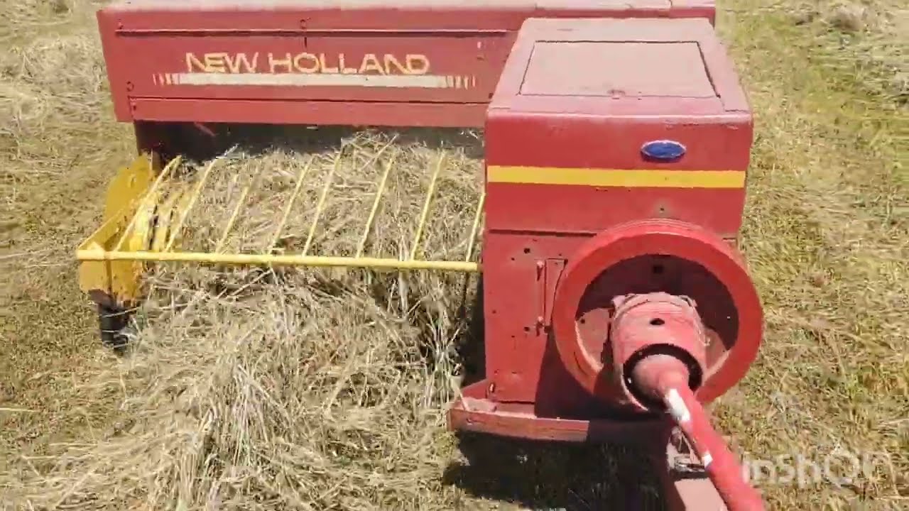 LS MT468 Raking & Farmall 806 Baling
