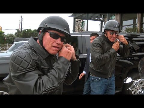 Video: Arnold Schwarzenegger La Trump: Ne Pare „prost”