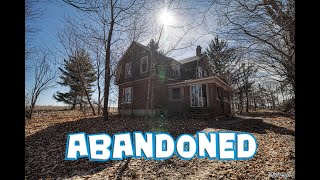Exploring an Abandoned Ontario Gambrel Farm House (BARN STYLED HOUSE)