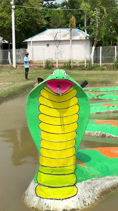 who can cross the snake path without taking a splash ?