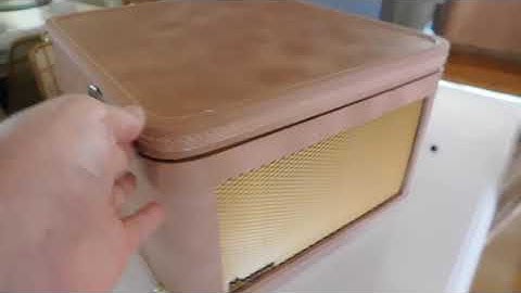 Magnavox 4 speed automatic record player playing a stack of 45