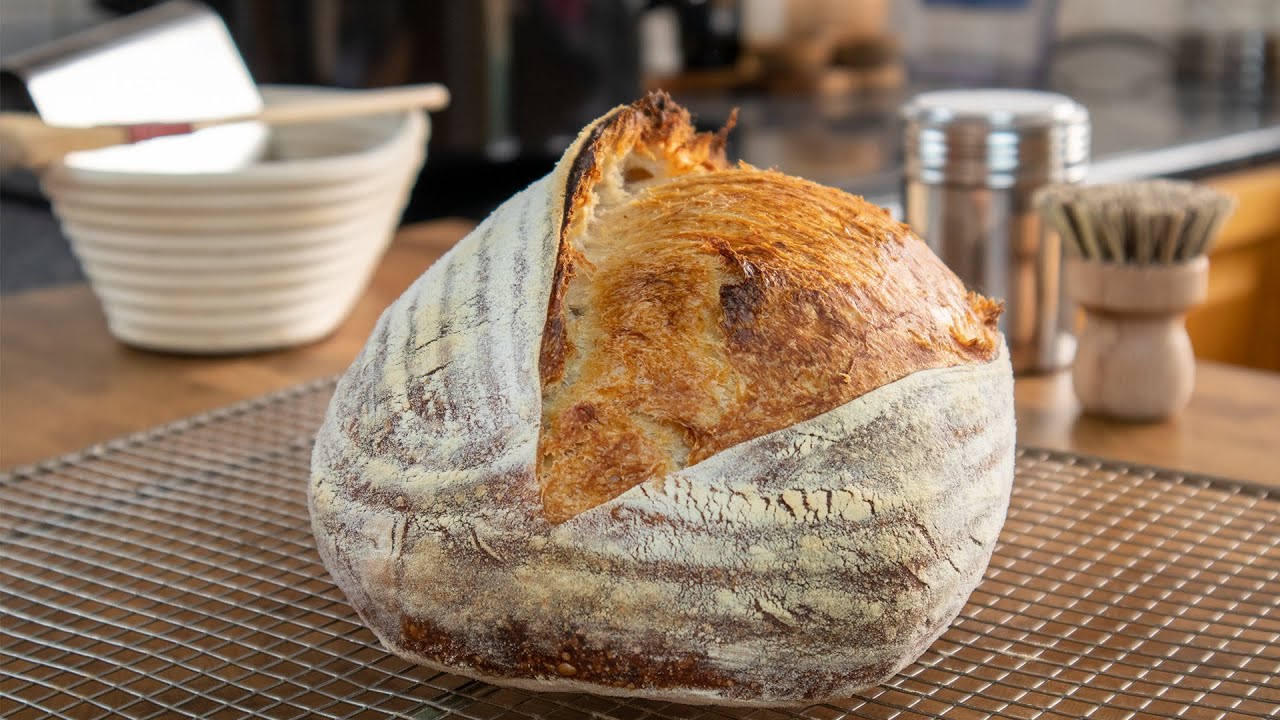 No-Knead Dutch Oven Sourdough Bread (A Beginner's Guide) - Everyday Homemade