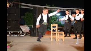 Ο μικρότερος χορευτής Νίκος Πιρπινιάς χορεύει απίστευτα τον Καρεκλάδικο Λέσβου
