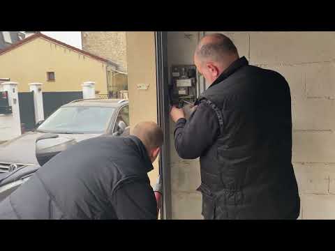 Pose de porte de garage enroulable