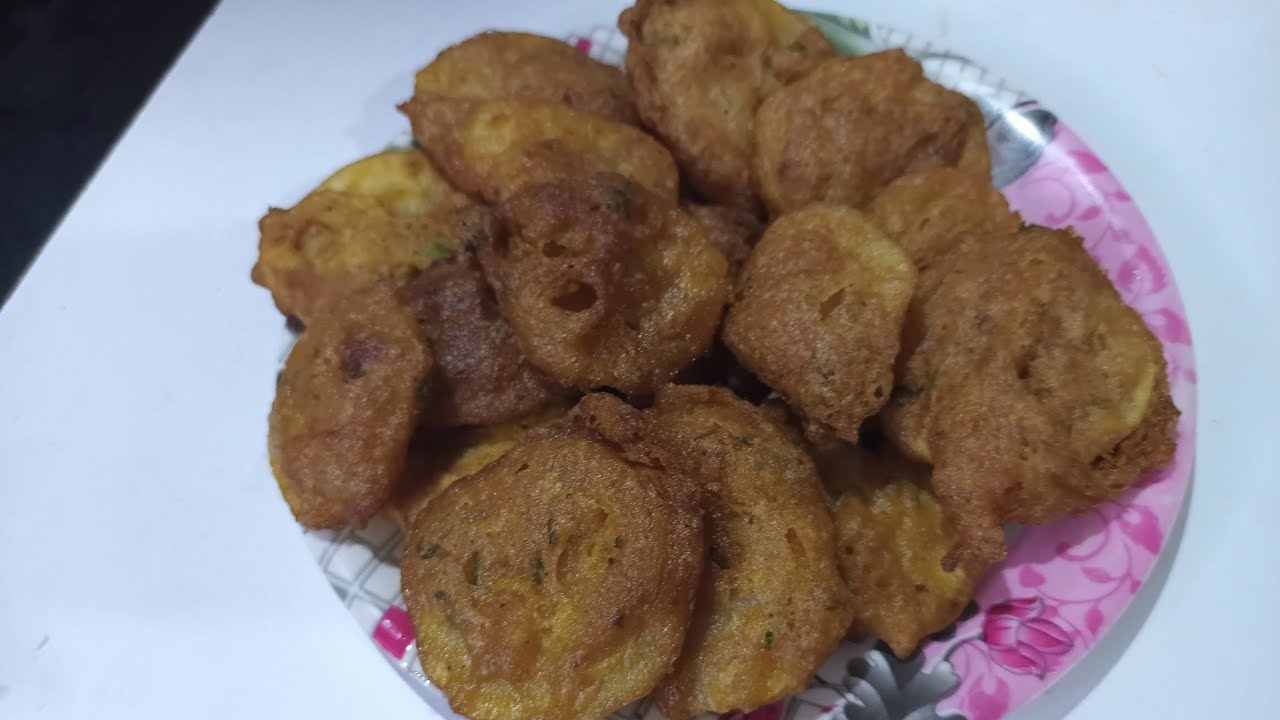 ಗರಿ ಗರಿಯಾದ ಆಲೂಗೆಡ್ಡೆ ಬಜ್ಜಿ || Aloo pakora recipe|| street style crispy ...