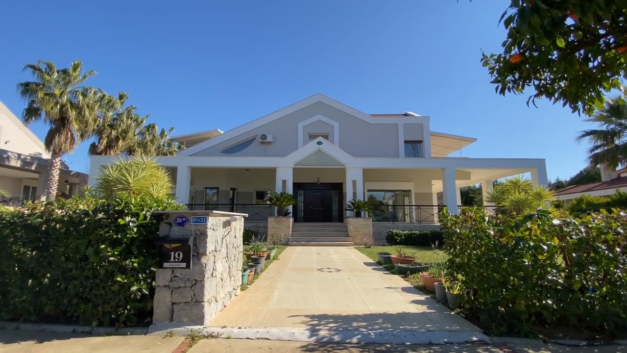 Urla İtokent Sitesi'nde Müstakil Bahçeli Satılık Villa