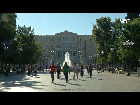 بانوس كوريغيوتس يوناني يتقن العربية ويدرسها