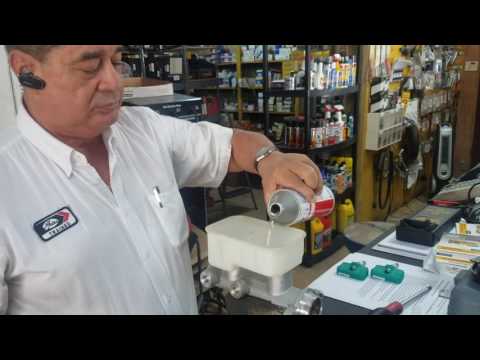 Video: ¿Se puede purgar un cilindro maestro con una bomba de vacío?