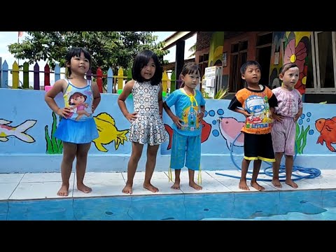 Video: Berenang Mendidik Di Pusat Kota