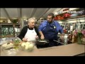 David De Jorge y Charo Zapiain preparan una tortilla de bacalao