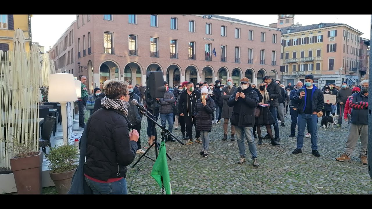 No Lockdown, ristoratori e partite Iva in Piazza Grande - YouTube