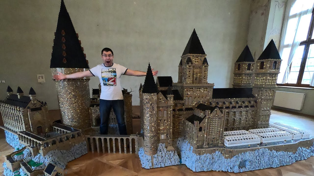 Massive Harry Potter Hogwarts Castle From 1 000 000 Lego Bricks World Record Youtube