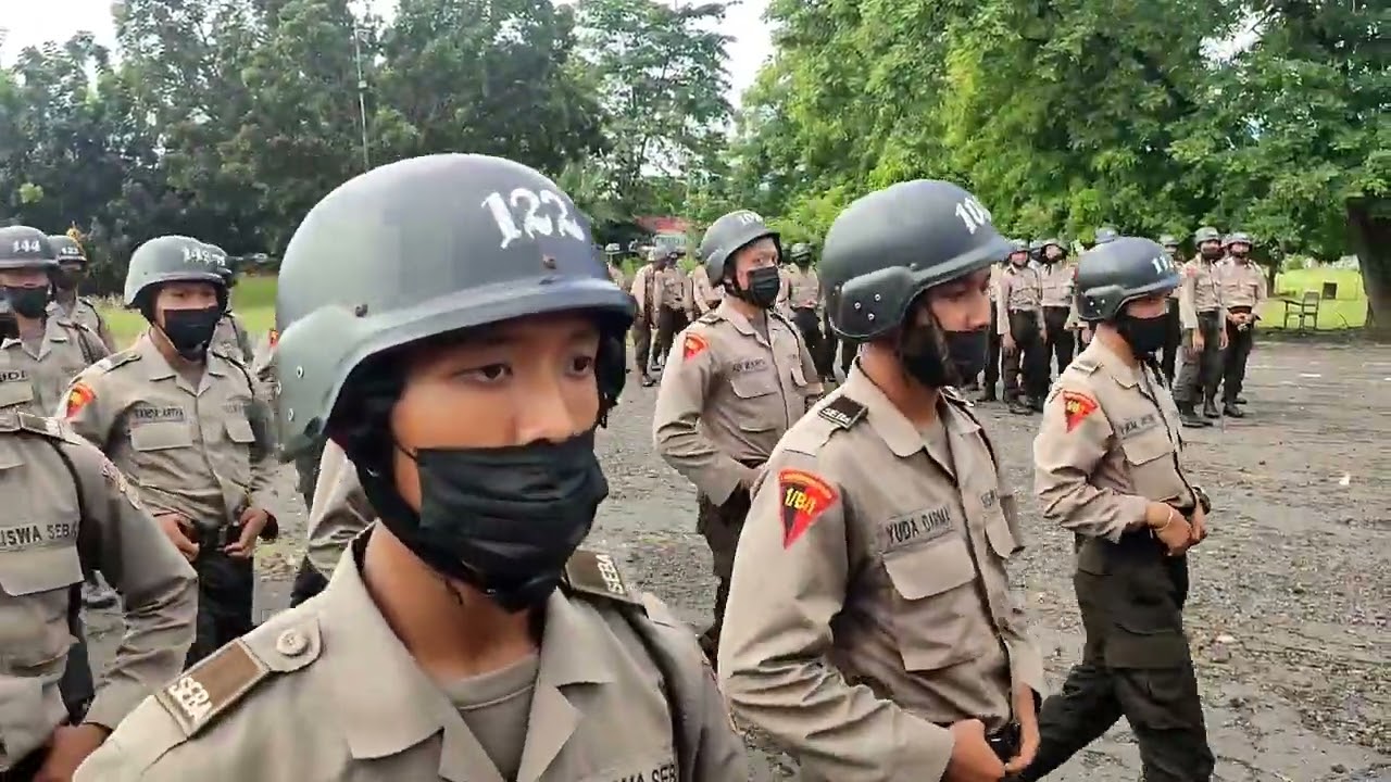Latihan Dalmas dalam membetuk Formasi.