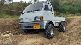 KEI TRUCK OFF ROAD vs Suzuki Samurai vs Tacoma TRD PRO vs Gladiator Rubicon screenshot 1