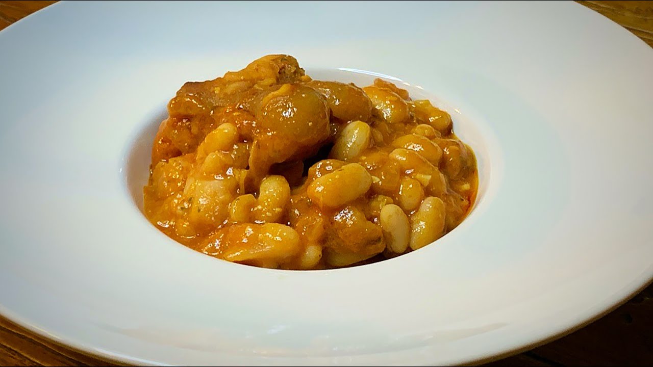 Alubias con manitas de cerdo