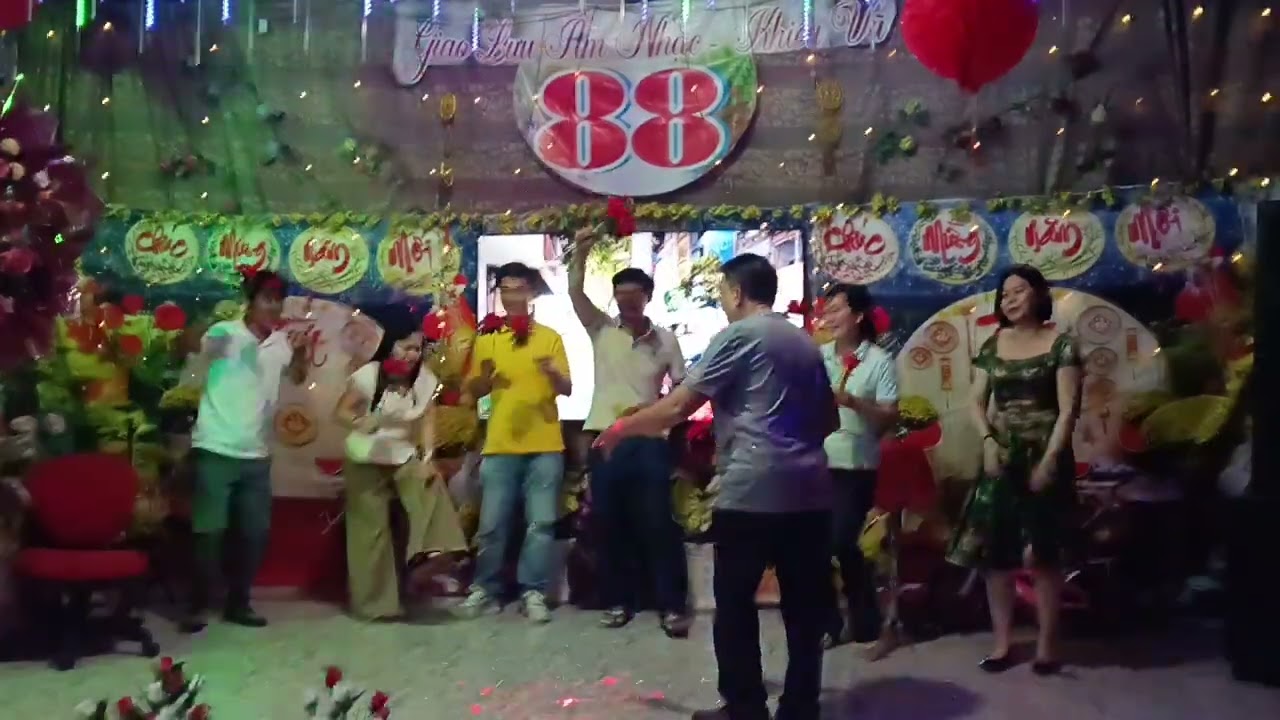 nhóm anh chị xuân phú 