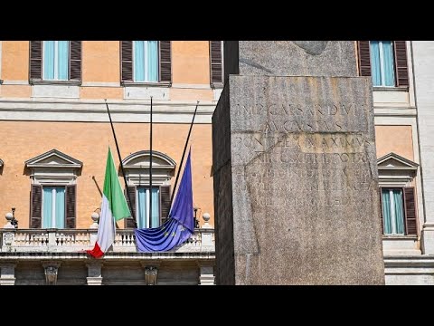Italie: une minute de silence pour les morts du coronavirus et le personnel hospitalier Italie: une minute de silence pour les morts du coronavirus et le personnel hospitalier