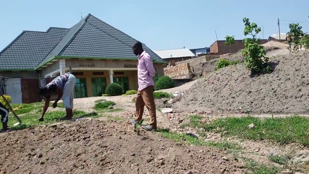 kamonyi nkoto ikibanza kiza cyane300sqm kuri4M muri site wahita wubaka.0781810992.Byaraguzwe