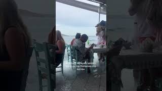 Η ταβέρνα που έχει πιάτο την θάλασσα…