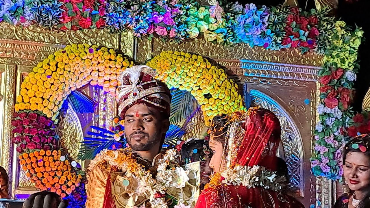 Hand Raju Rekha Raju weds Rekha । Jaymala Shadi #jaimalavarmala #rajurekhawedding - YouTube
