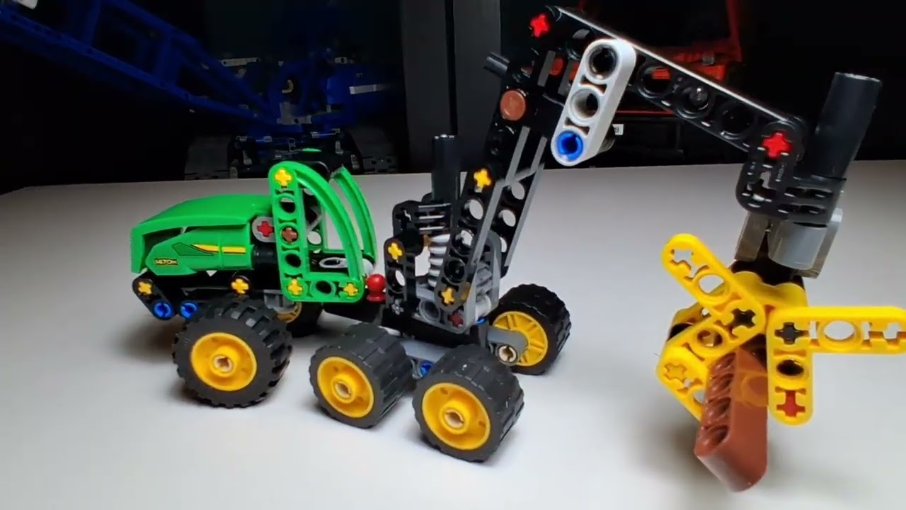 Lego Technic Speedbuild Review: 42218 John Deere 1470H Wheeled Harvester