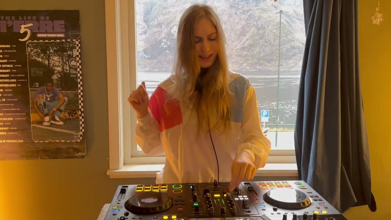 Just a chill girl mix (indie dance)