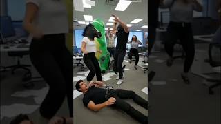 Work group + zero maturity = total chaos, Harlem Shake style 😂🔥