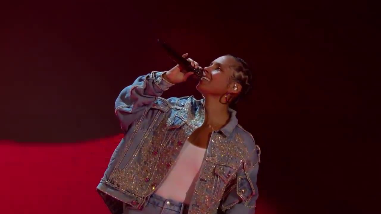 Alicia Keys . Love Looks Better . Live NFL
